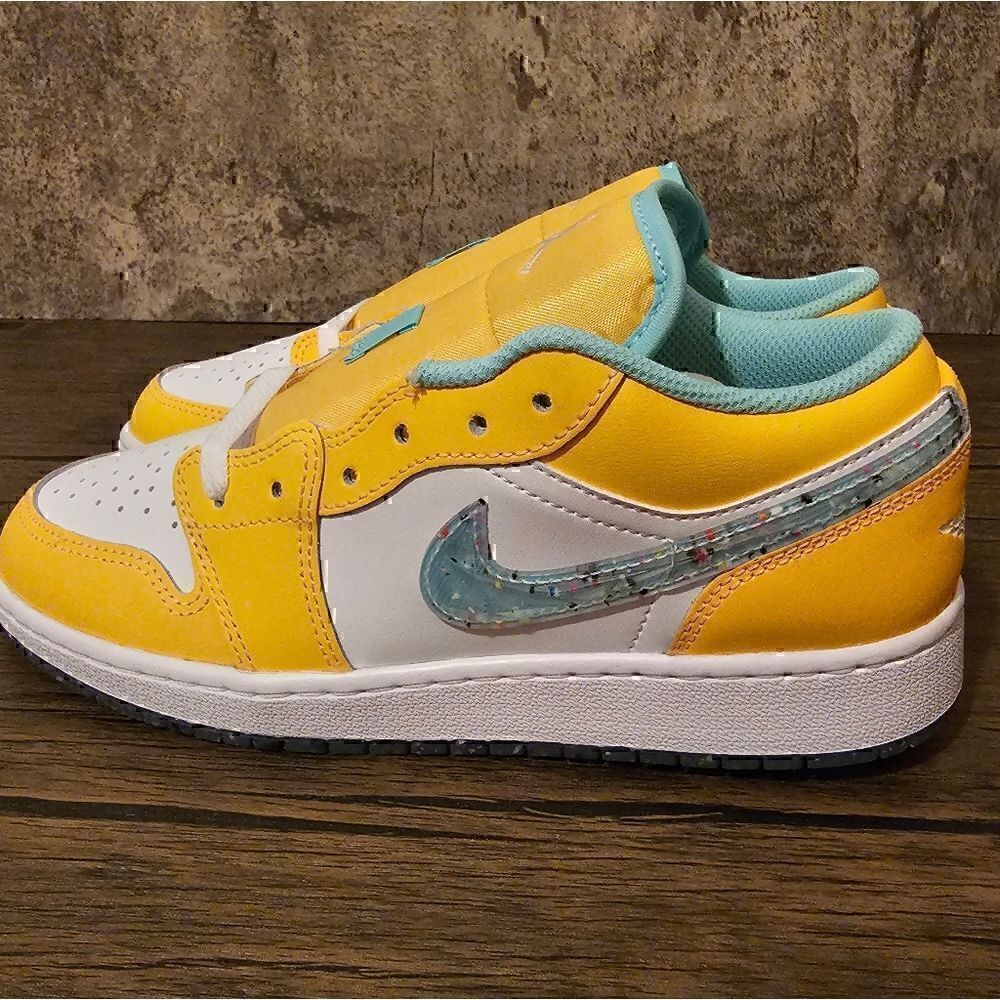 Jordan 1 low     - Picture 2 of 6